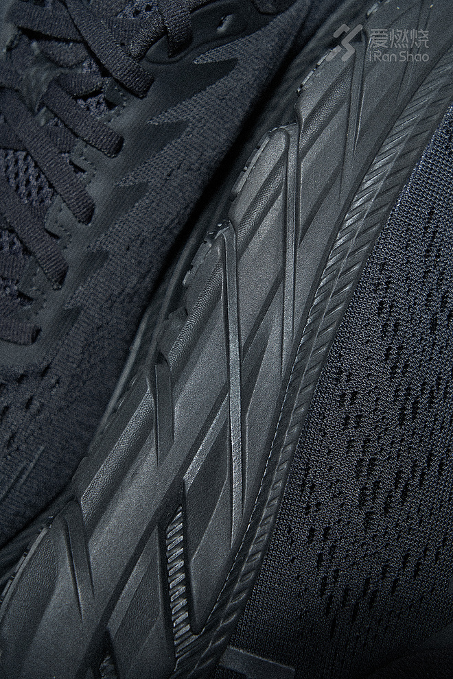 跑鞋 | 能跑+够潮= HOKA ONE ONE CLIFTON 7