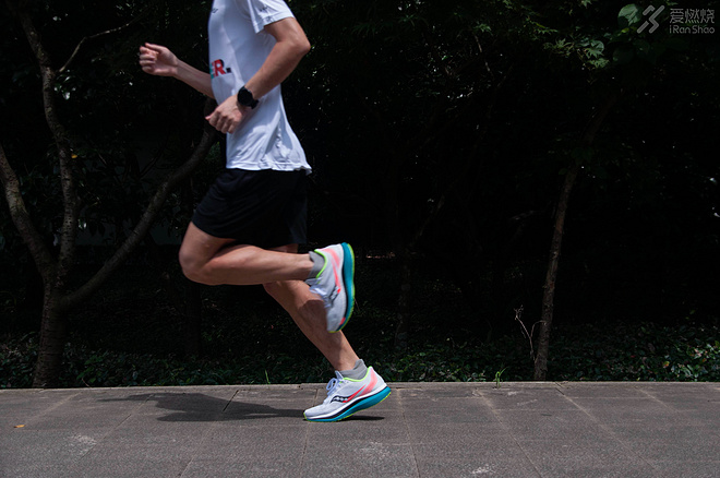 跑鞋｜负责到底 Saucony Endorphin Pro & Endorphin Speed