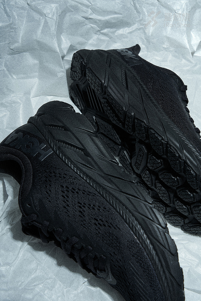 跑鞋 | 能跑+够潮= HOKA ONE ONE CLIFTON 7