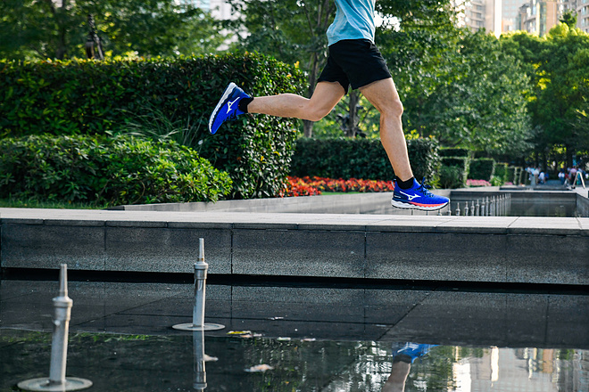 新鞋横评 | 各擅胜场！MIZUNO美津浓 新品大V鞋三兄弟