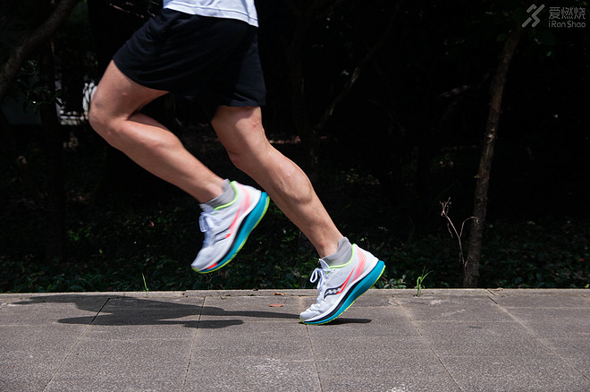 跑鞋｜负责到底 Saucony Endorphin Pro & Endorphin Speed