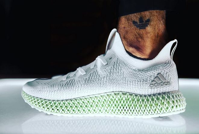 如果跑鞋把广告直接打在你的脚上