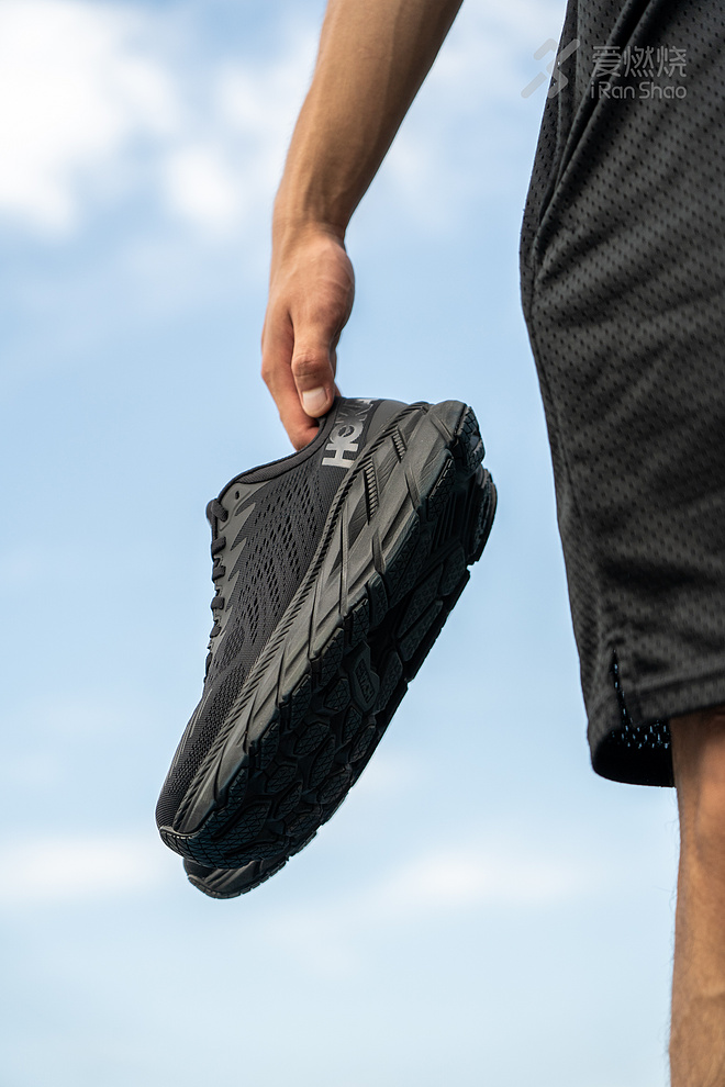 跑鞋 | 能跑+够潮= HOKA ONE ONE CLIFTON 7