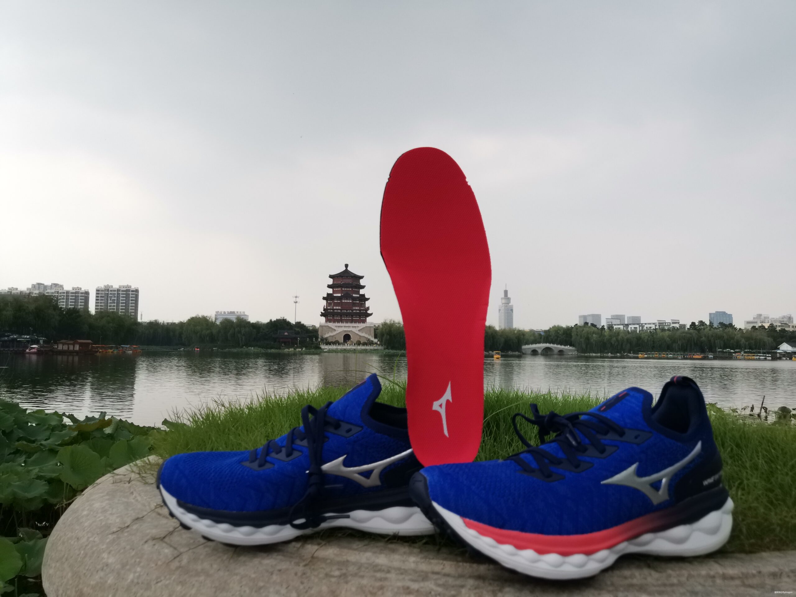 Mizuno美津浓舒适包裹慢跑鞋WAVE SKY NEO众测报告