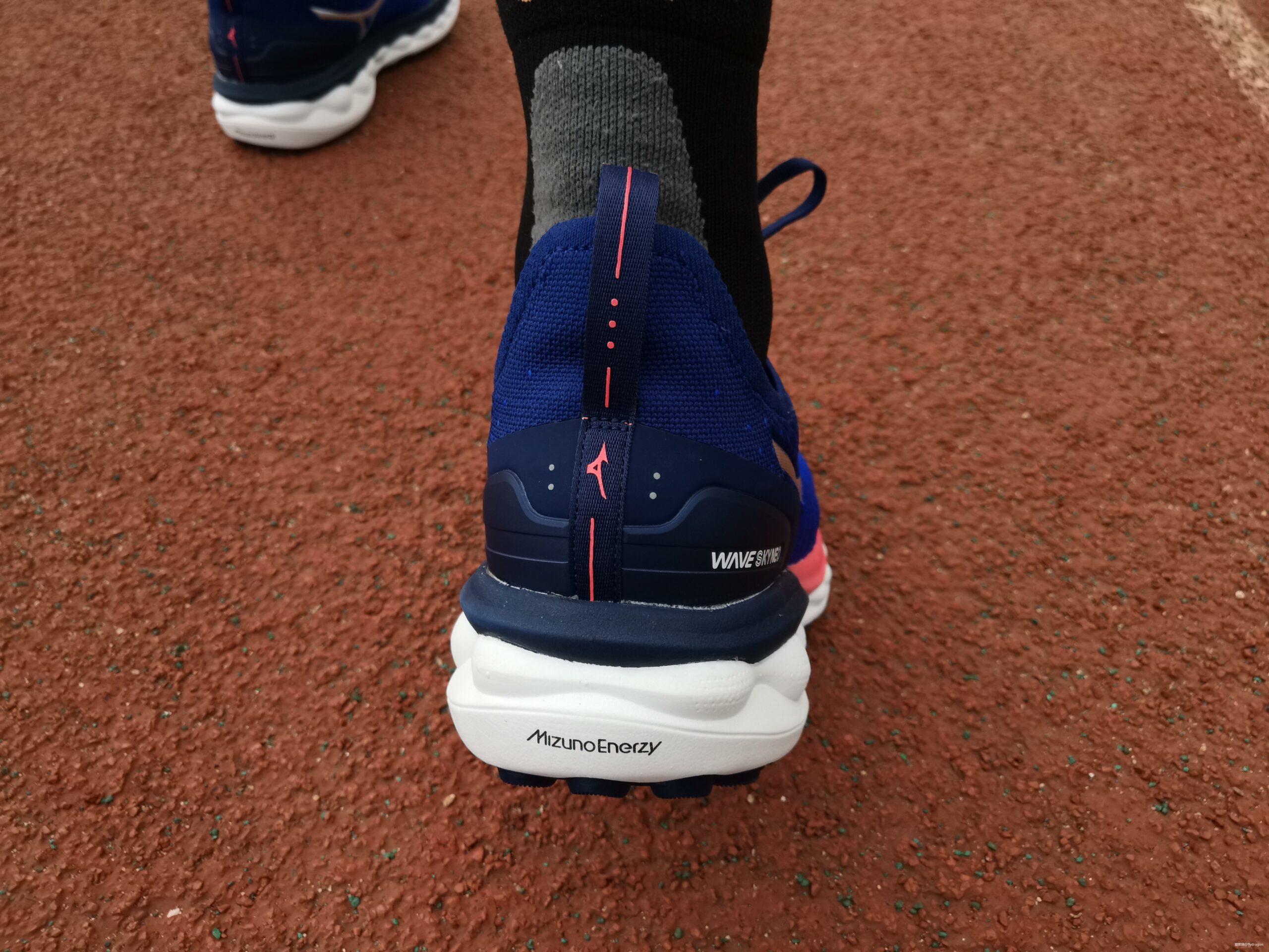 Mizuno美津浓舒适包裹慢跑鞋WAVE SKY NEO众测报告