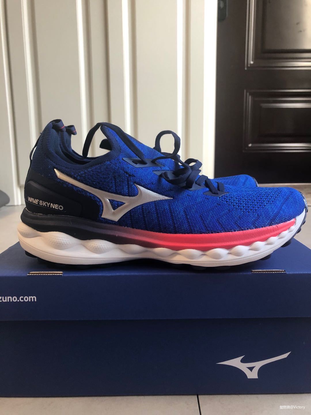 一双让我上脚一跑起来就联想到日系豪华车的慢跑鞋----美津浓WAVE SKY NEO测评