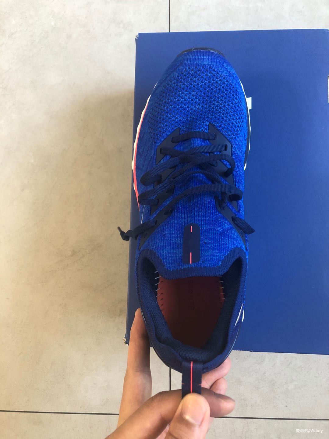 一双让我上脚一跑起来就联想到日系豪华车的慢跑鞋----美津浓WAVE SKY NEO测评