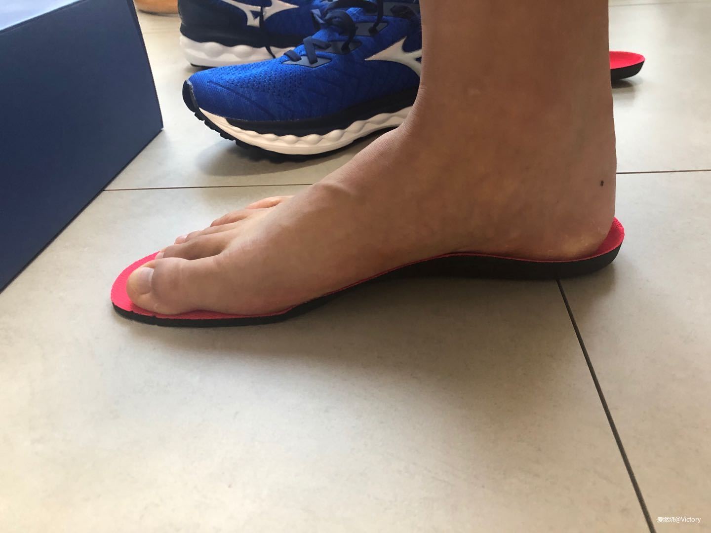 一双让我上脚一跑起来就联想到日系豪华车的慢跑鞋----美津浓WAVE SKY NEO测评