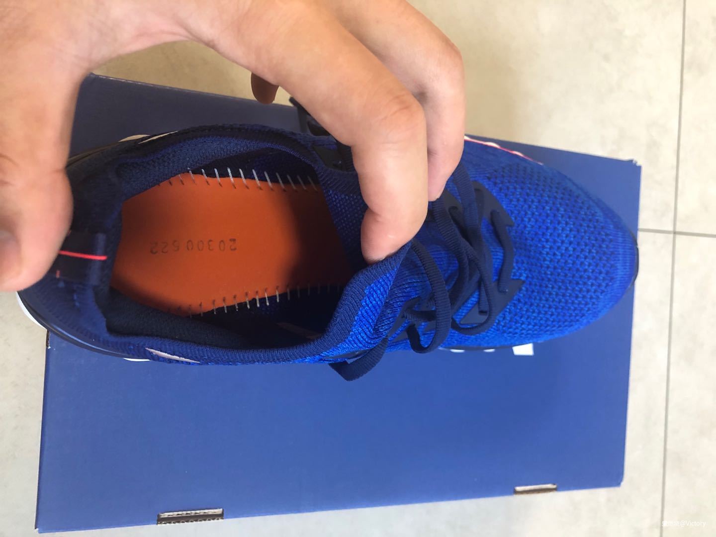 一双让我上脚一跑起来就联想到日系豪华车的慢跑鞋----美津浓WAVE SKY NEO测评