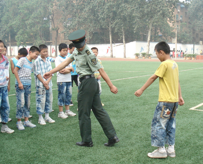 走着走着，怎么就顺拐了？