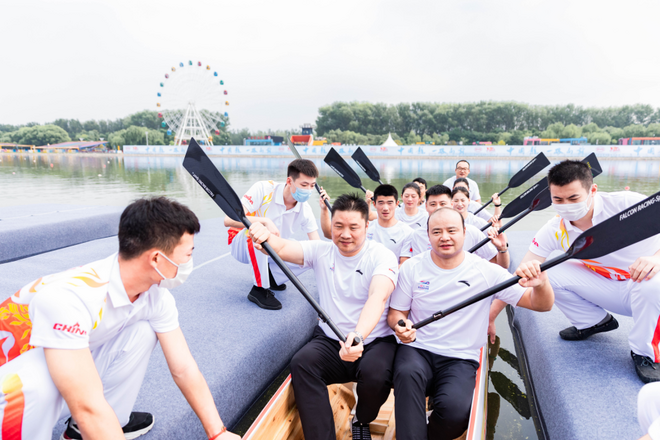 竞技龙舟迎来入水首秀  比亚迪用科技助力“龙舟入奥”