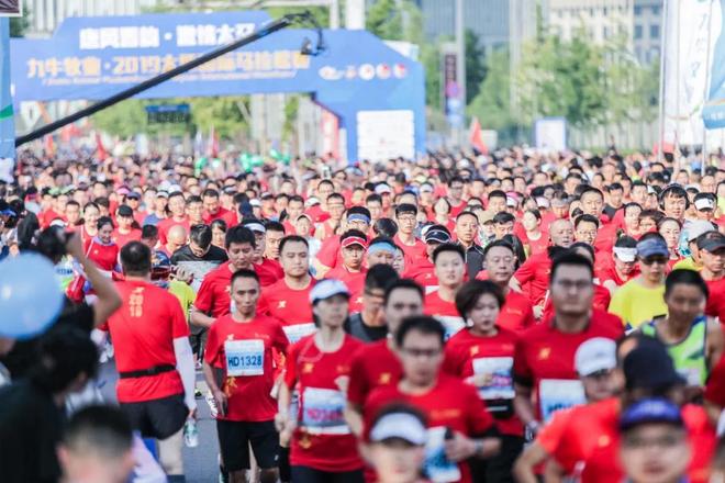 国人竞速精英赛粟国雄、窦发仙夺冠 武汉马拉松有望在下半年举办 | 跑圈十件事