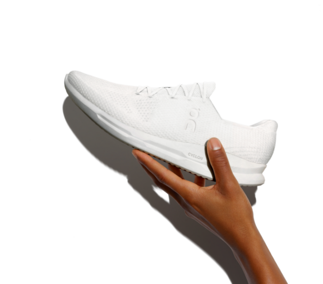 全国田径锦标赛圆满收官 兰州新区半马四人替跑受处罚 | 跑圈十件事