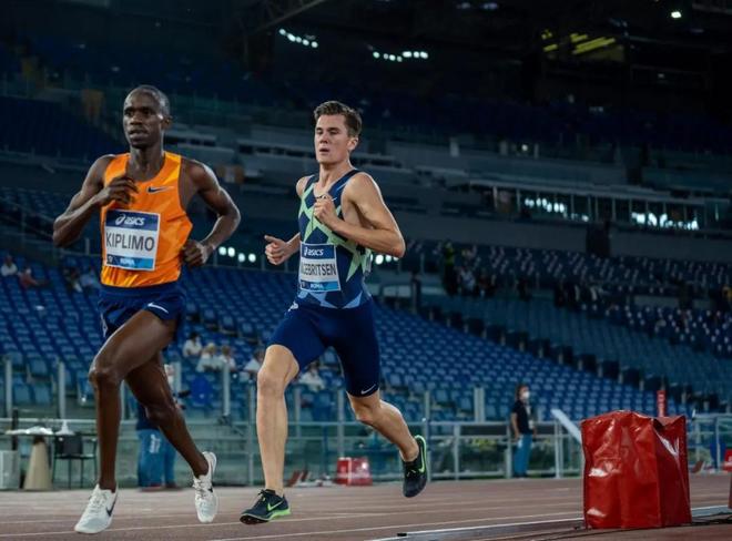 全国田径锦标赛圆满收官 兰州新区半马四人替跑受处罚 | 跑圈十件事