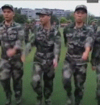 走着走着，怎么就顺拐了？