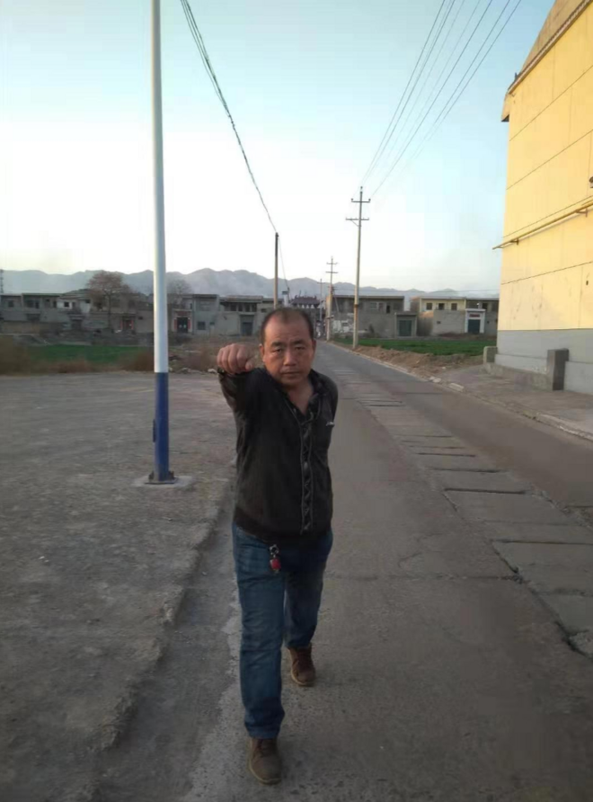 走着走着，怎么就顺拐了？