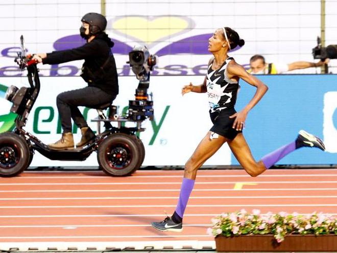 1小时18930米 进击的中长跑女皇 西凡·哈桑