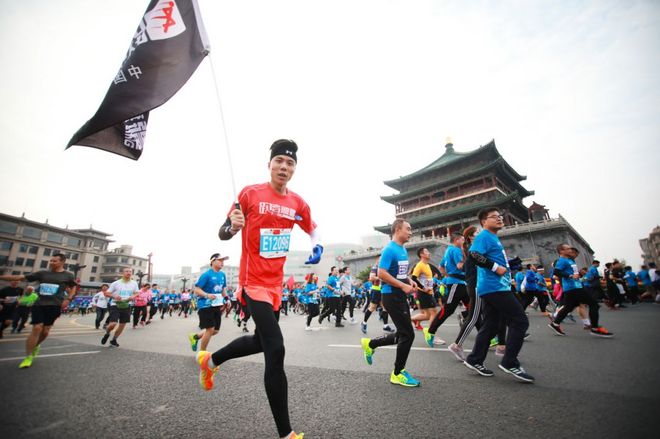 喜马拉雅极限越野游培泉100K夺冠 adidas发布adizero adios Pro | 跑圈十件事