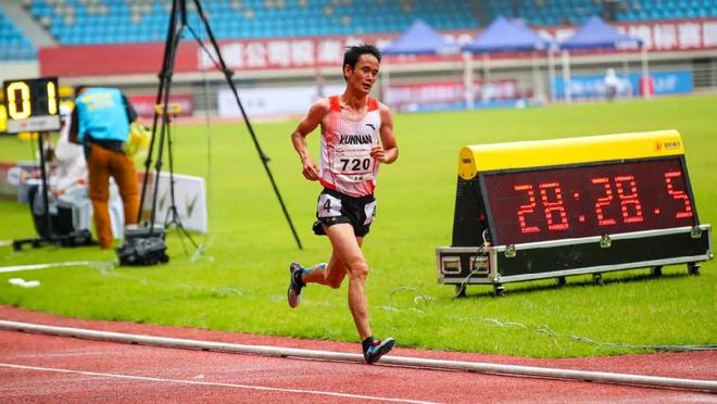 全国田径锦标赛圆满收官 兰州新区半马四人替跑受处罚 | 跑圈十件事