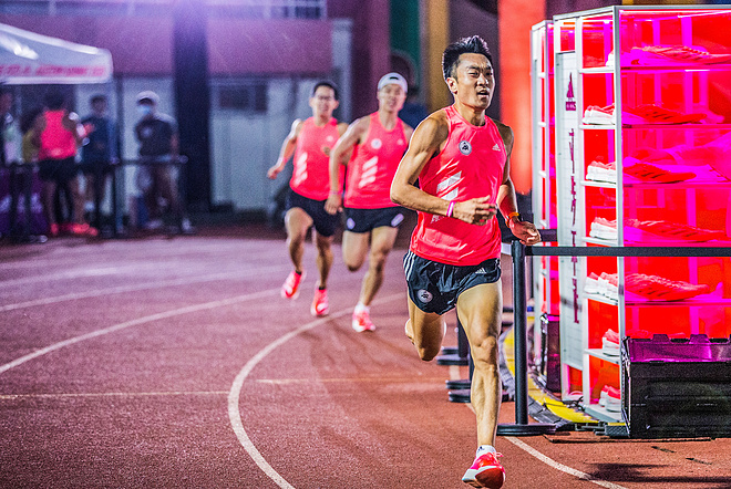 阿迪达斯革命性长距离跑鞋adizero adios Pro国内首秀！精英跑者集结开跑，展现“寸步不让”跑者精神！