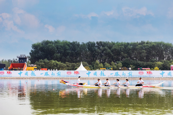 竞技龙舟迎来入水首秀  比亚迪用科技助力“龙舟入奥”
