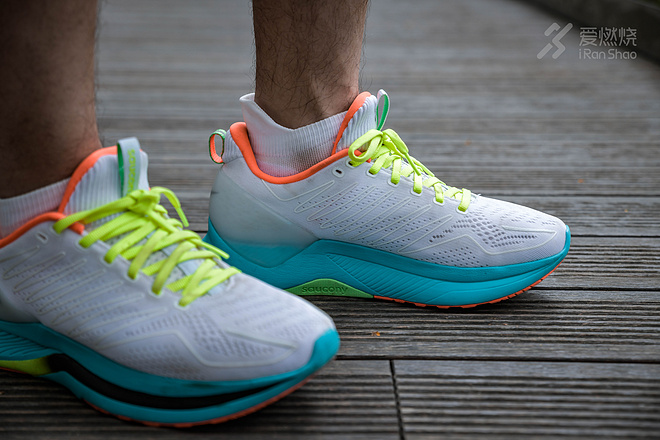 跑鞋｜慢跑伴侣 Saucony Endorphin Shift