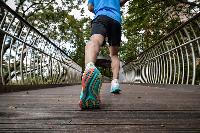 跑鞋｜慢跑伴侣 Saucony Endorphin Shift