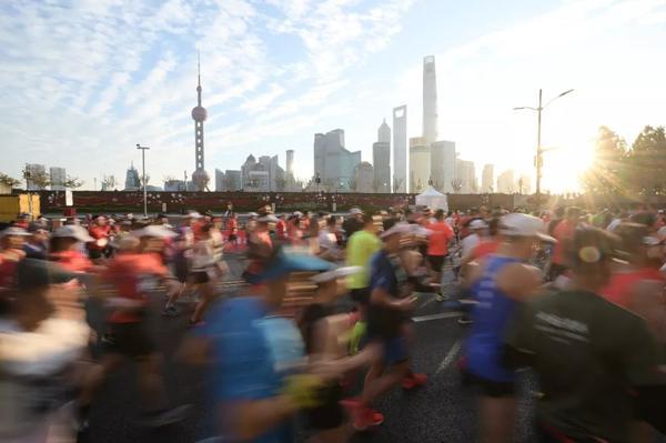 42.195 总有人和你一样命苦