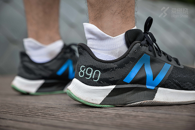 跑鞋｜冷硬作派 New Balance 890V8