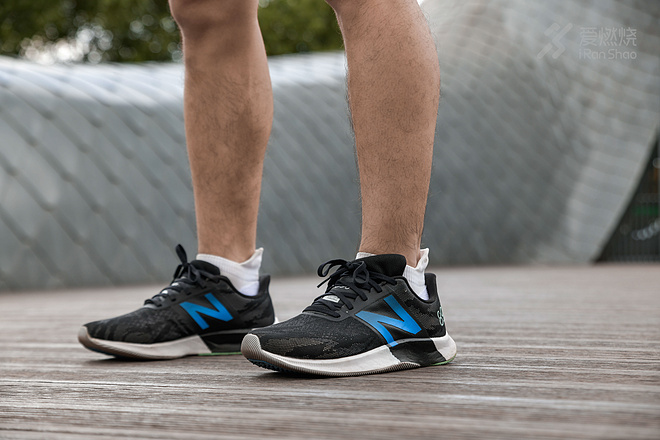 跑鞋｜冷硬作派 New Balance 890V8