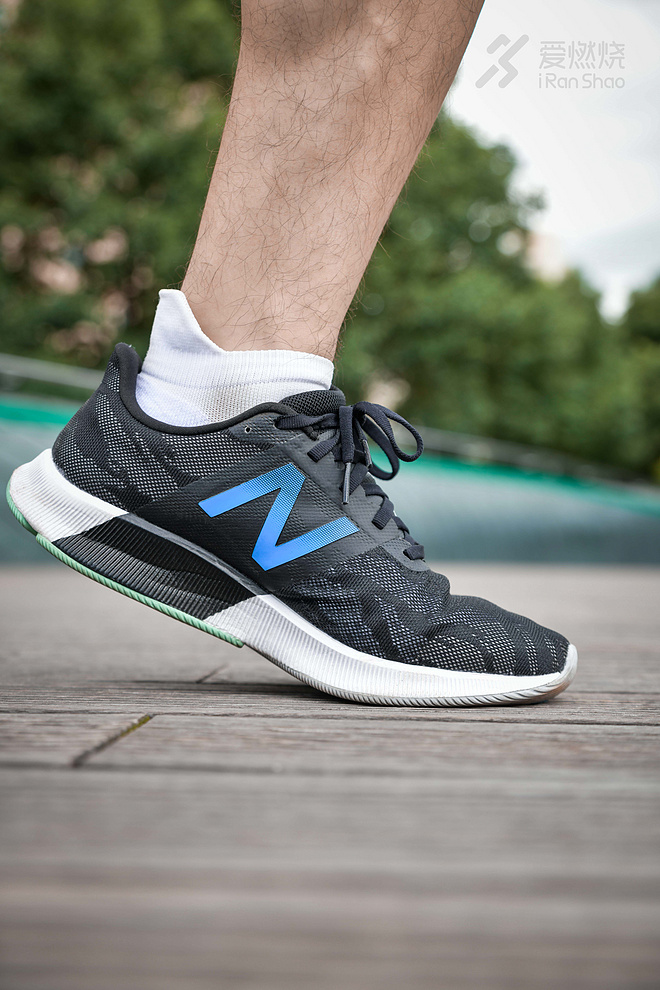 跑鞋｜冷硬作派 New Balance 890V8