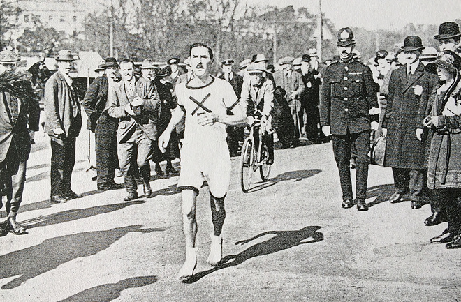 这些训练是被谁发明的？