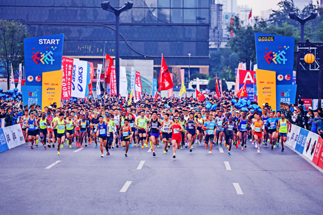 日照马拉松焦安静PB 国内外多项赛事敲定 | 跑圈十件事