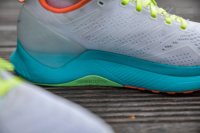 跑鞋｜慢跑伴侣 Saucony Endorphin Shift