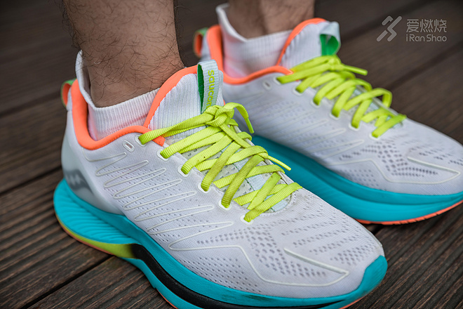 跑鞋｜慢跑伴侣 Saucony Endorphin Shift