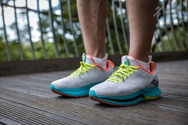 跑鞋｜慢跑伴侣 Saucony Endorphin Shift