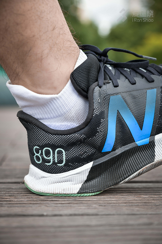 跑鞋｜冷硬作派 New Balance 890V8