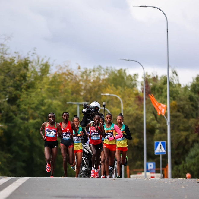 半马世锦赛 | 65分16秒！女子半马世界纪录再度被刷新！