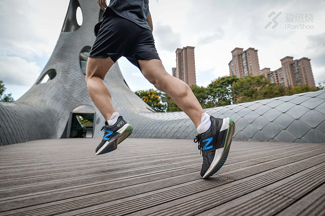 跑鞋｜冷硬作派 New Balance 890V8