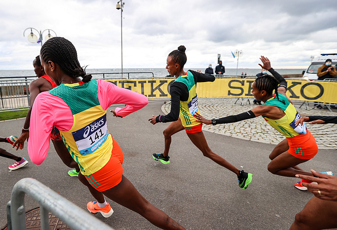 半马世锦赛 | 65分16秒！女子半马世界纪录再度被刷新！