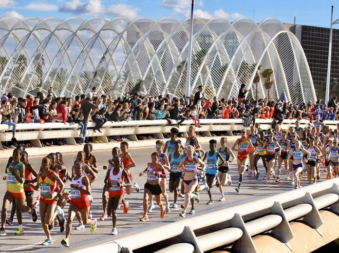 半马世锦赛 | 65分16秒！女子半马世界纪录再度被刷新！