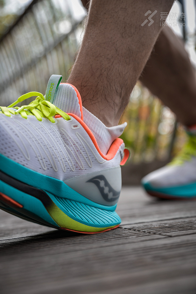 跑鞋｜慢跑伴侣 Saucony Endorphin Shift