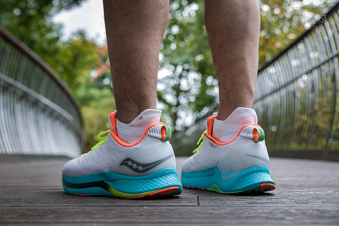 跑鞋｜慢跑伴侣 Saucony Endorphin Shift