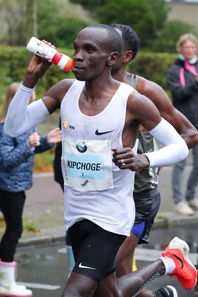 没有人能不吃不喝跑完全马