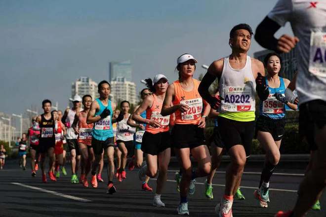 龙蟠虎踞战金陵，子成蓉城勇夺冠