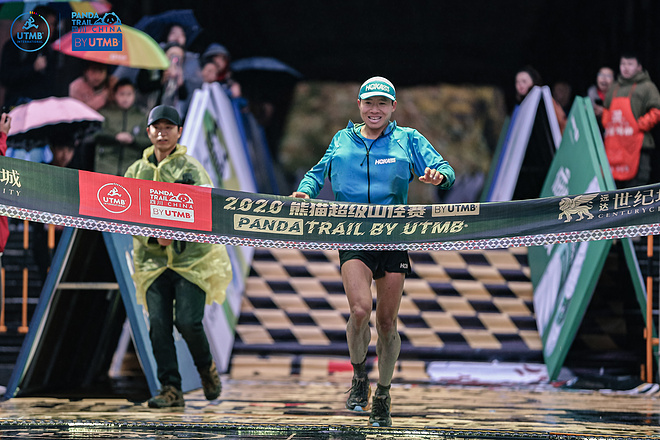 2020熊猫超级山径赛高手云集，HOKA ONE ONE精英队选手向付召勇摘DPT组别160公里女子组冠军、运艳桥力夺MPT组别106公里亚军！
