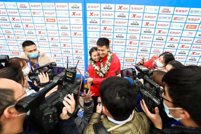 龙蟠虎踞战金陵，子成蓉城勇夺冠