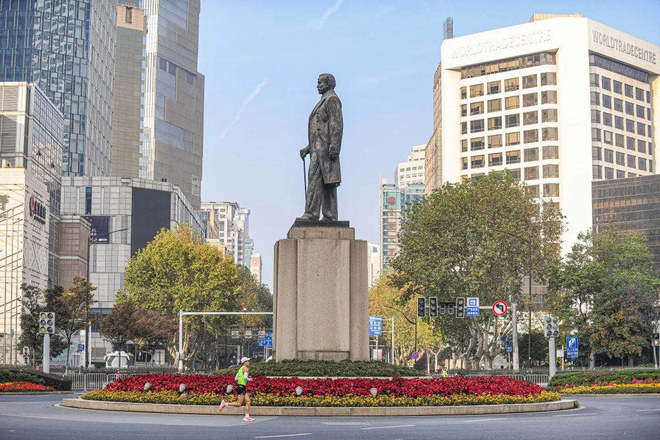 龙蟠虎踞战金陵，子成蓉城勇夺冠