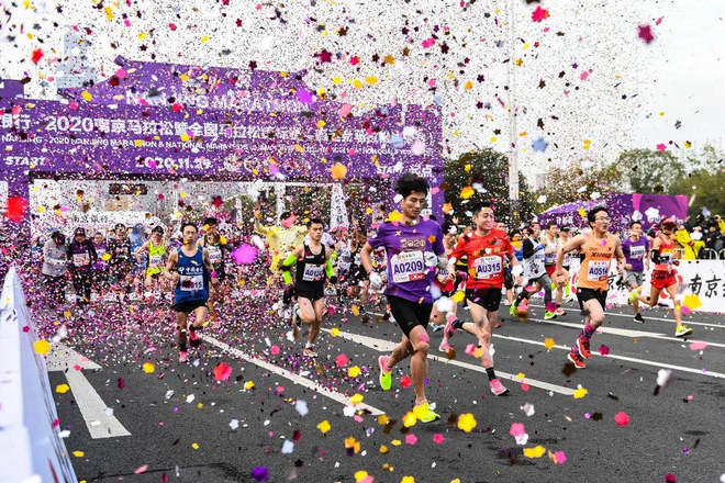 龙蟠虎踞战金陵，子成蓉城勇夺冠