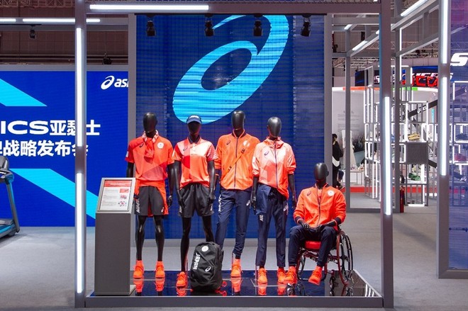 ASICS亚瑟士首秀第三届进博会 携手全新代言人为中国体育事业增益赋能